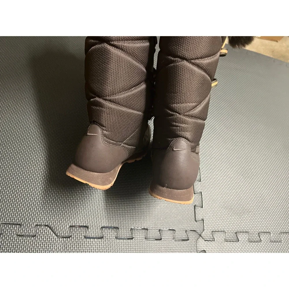 Nike Apres Skyhigh Lined‎ Pom Pom Brown Winter Snow Boots Women's 6.5 333620-221